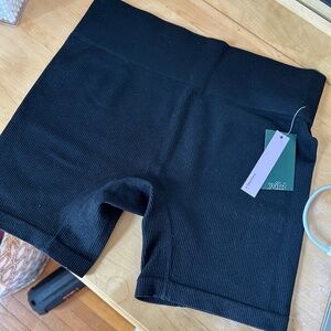 Black seamless biker shorts